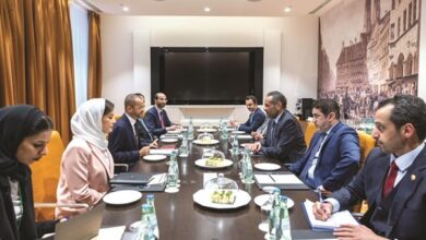 وزير الخارجية استعرض مع نظرائه في عدد من الدول أبرز القضايا الإقليمية والدولية